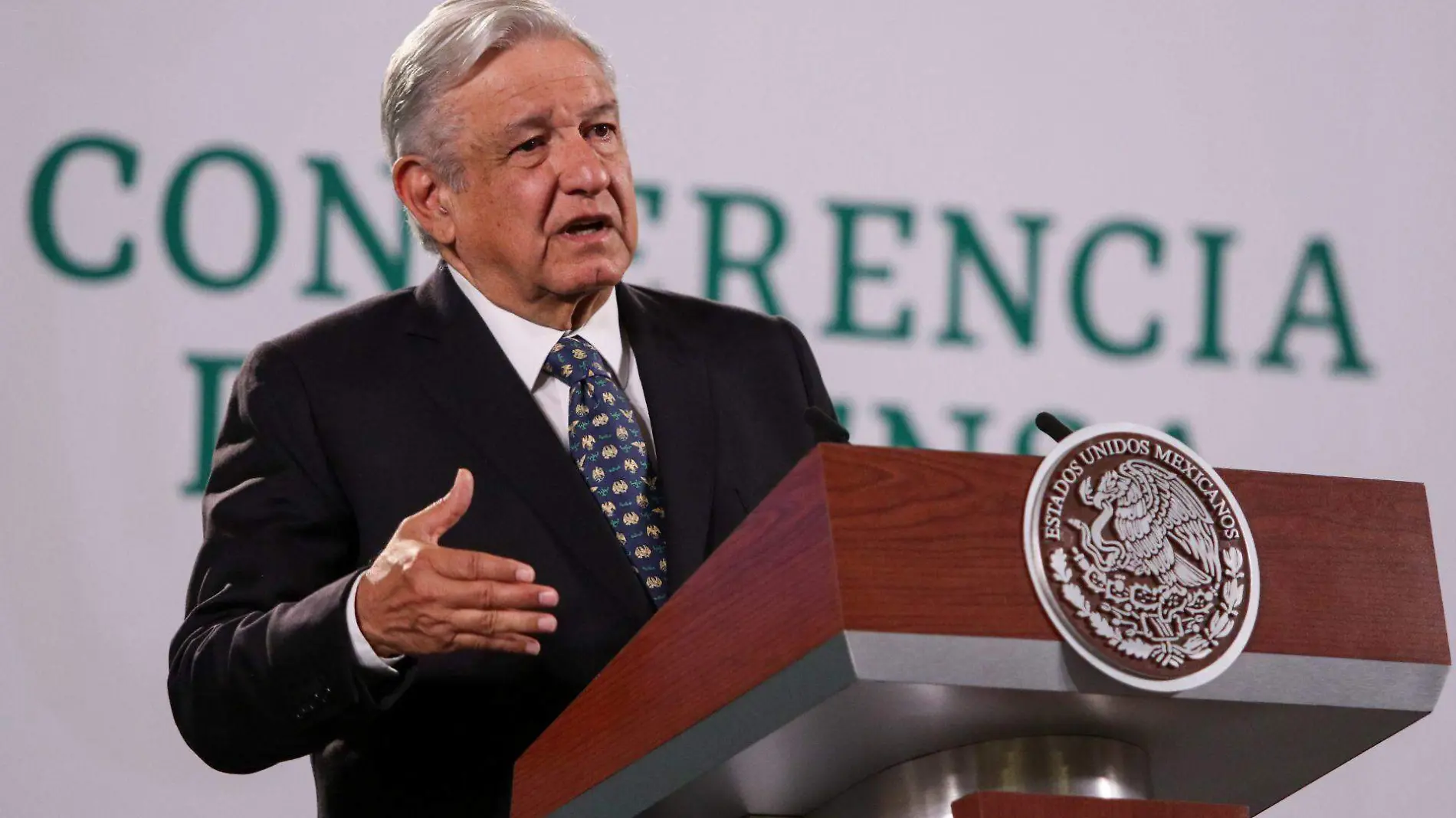 Insiste AMLO en el fracaso del INE